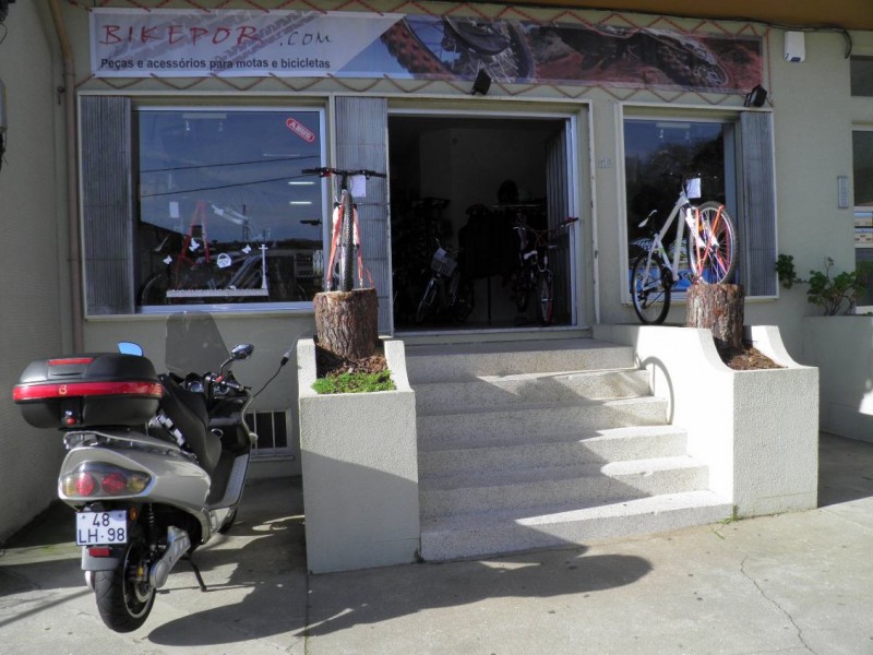 novo ponto carga.JPG (148.85 KiB) Visto 2748 vezes Vista exterior da loja do ramo
