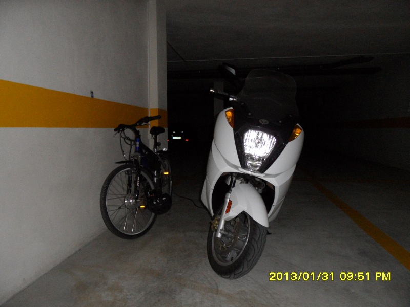 D.Branca ao lado da companheira dos últimos tempos (com 1kit de 250w Chumbo 7,5ah, com mais de 2000km's ainda a funcionar mas com a autonomia muito reduzida, cerca de 4km's).