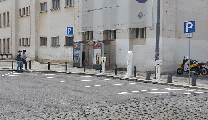Ponto de carregamento na Universidade de Coimbra