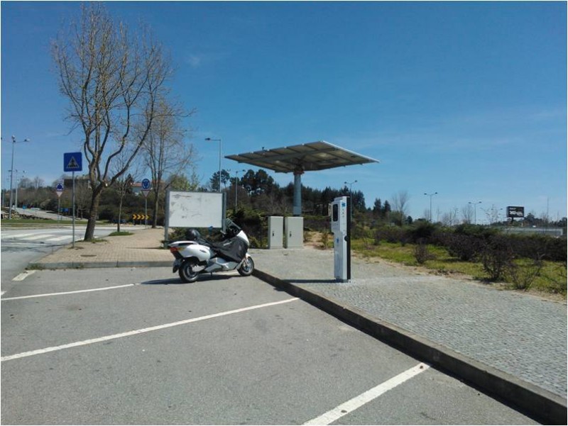 Posto de carregamento Mobi.e Parque de santiago.......jpg