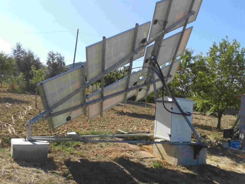 Sistema virado a Oeste, vista lateral.<br /><br />6 paineis Martifer MTS 230w