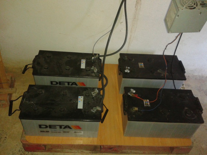 Baterias DETA 12v 250Ah em serie.<br />Bateria Autosil usadas, a aguardar aplicação.