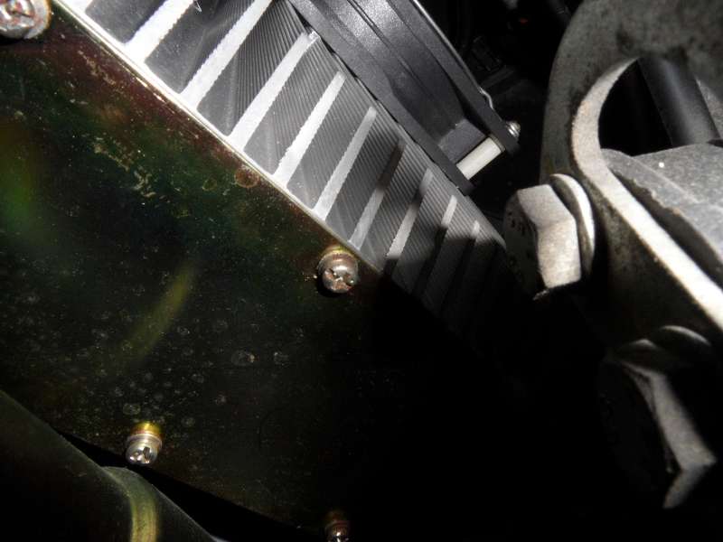 Esta moto em Abril deste ano levou um carregador novo, é normal esta ferrugem? Ou o que vemos é apenas o dissipador de origem?