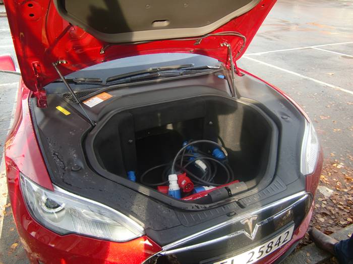 Tesla m.JPG