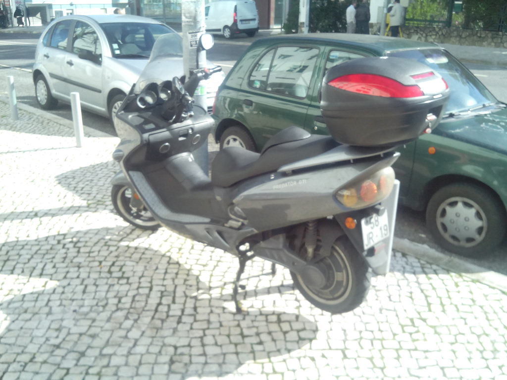 SW Predator GTi, junto Central Park, Linda-a-Velha