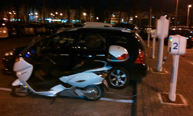 Apesar de tremida, apresento o único lugar vago para os VE's...