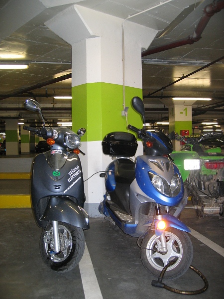 2009-02-10_scooters-Colombo.jpg
