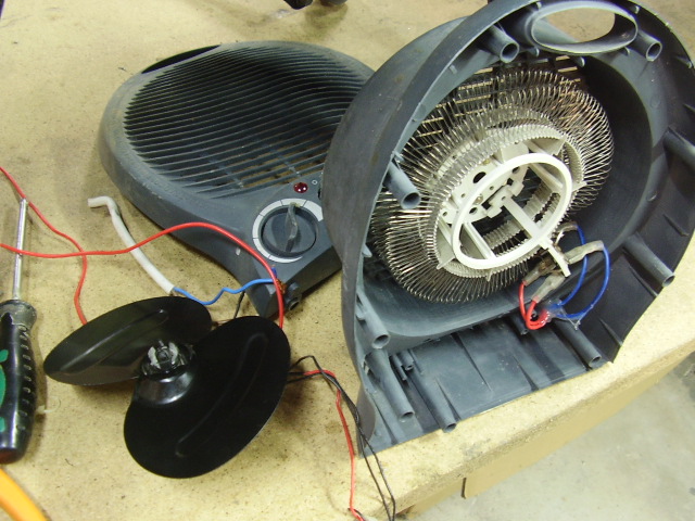 Recuperação de térmo-ventilador que ia para o lixo, como futuro aquecedor de ar para o habitáculo do carro.