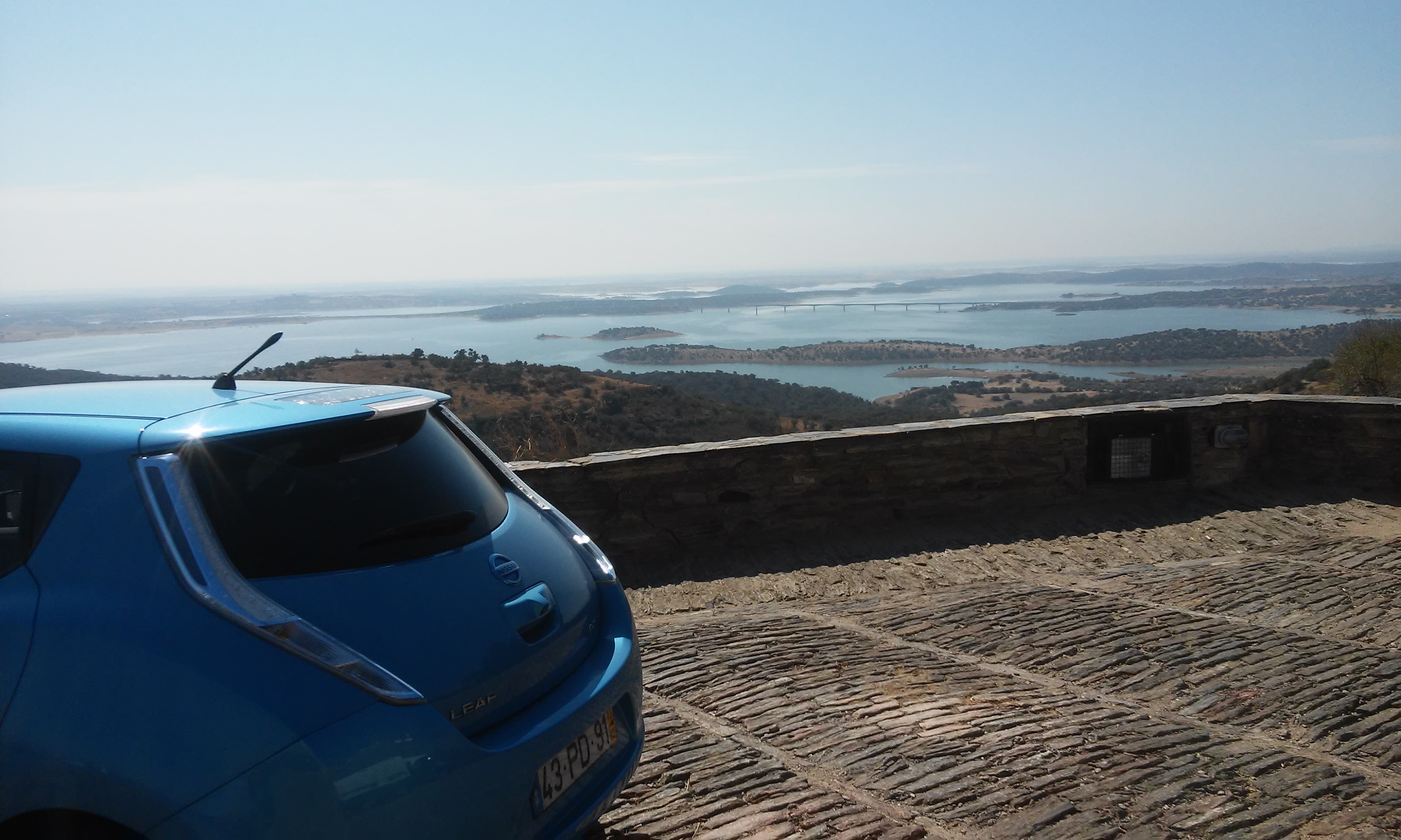 Monsaraz, com vista do Alqueva.jpg