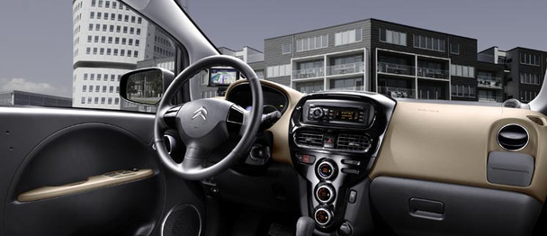 747x322-citroen-c-zero-habitacle.111518.72.jpg