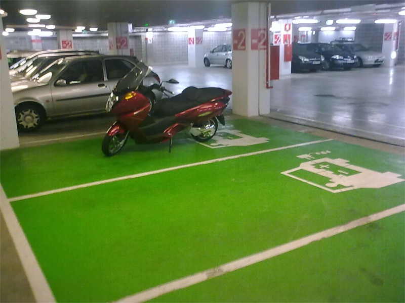Tentei ocupar o máximo possível, mas tem 3 estacionamentos exclusivos no -2!