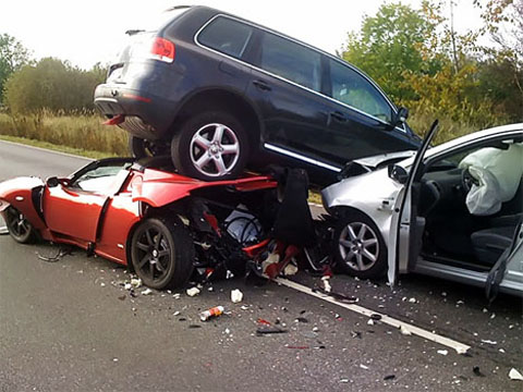 tesla-electric-car-prius-accident-photo1.jpg