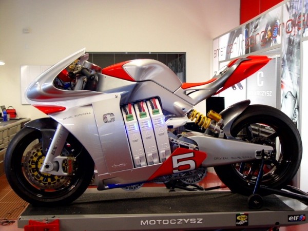 motoczysz-e1pc-2010-tt-zero-600x450.jpg
