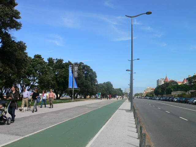 Ciclovia  na Avª rumo ao Castelo do Queijo