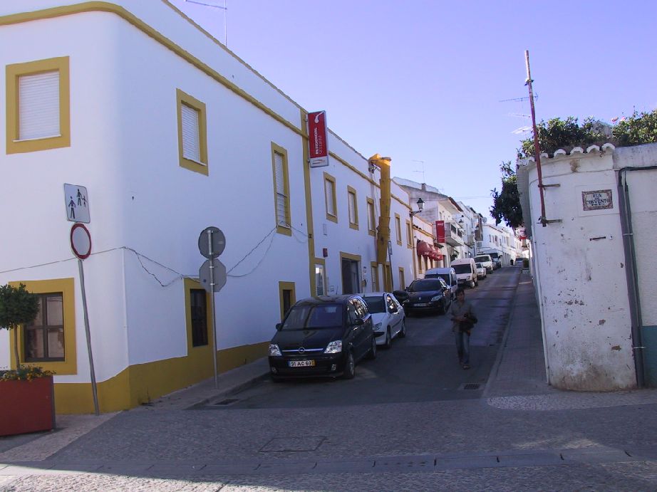 Residencial Serafim em Almodôvar - a moto ficou guardada na garagem durante a noite e pôde fazer-se o carregamento calmamente.