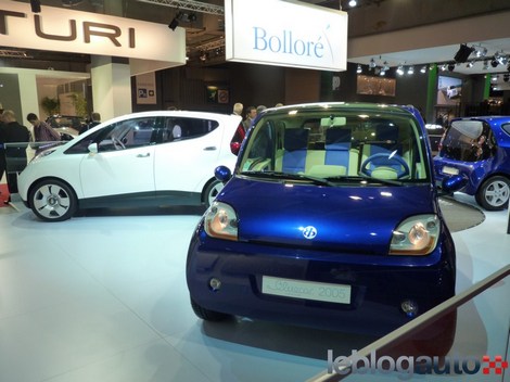 blue-car-bollore-mondial-de-l-auto-2-.jpg