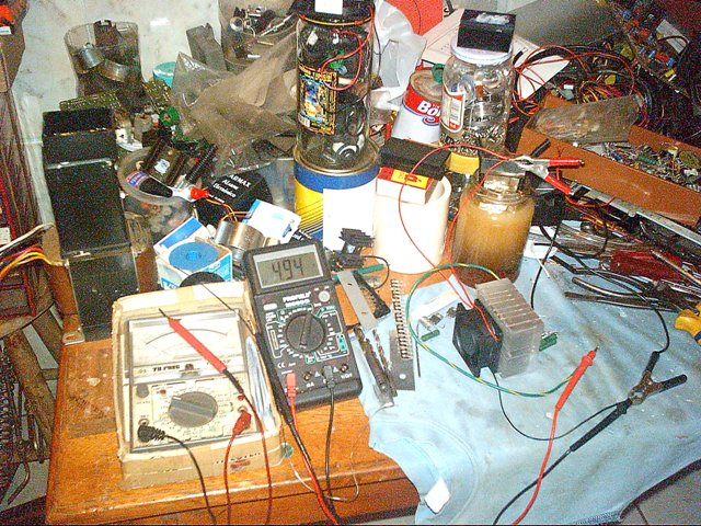 4,94 amp. com uma pequena perda por motivo de cabos do multimetro,não ultrapassa 6 amps.