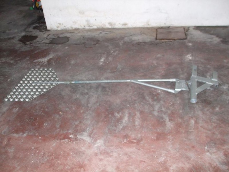 Leme com o sitema de enrolar (Furling) falta a dobradiça
