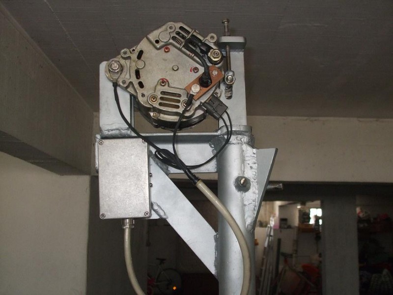 Aqui a caixa de control fechada e estanque para evitar entrar água quando chove