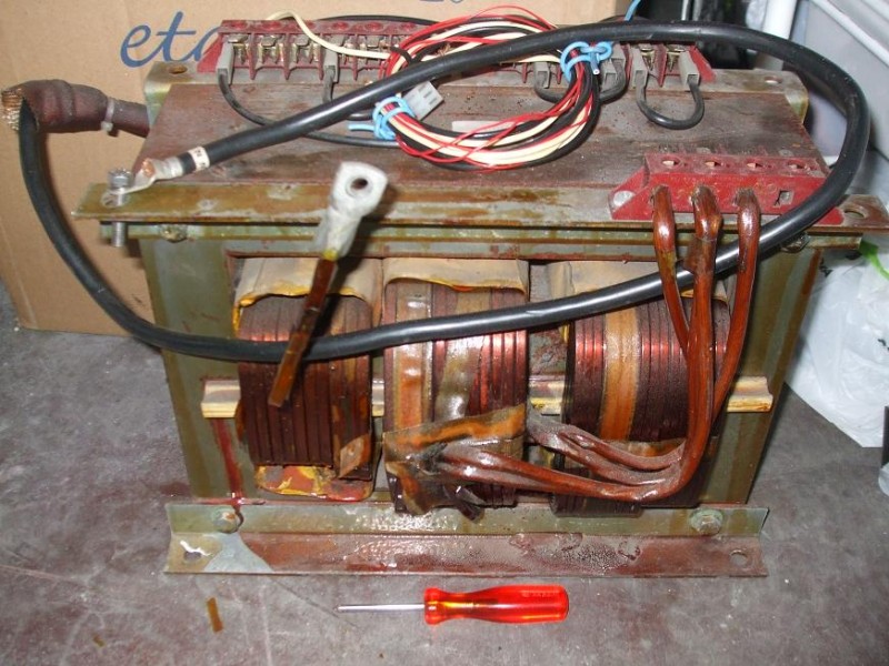Transformador com saída de 220V 30 Amperes