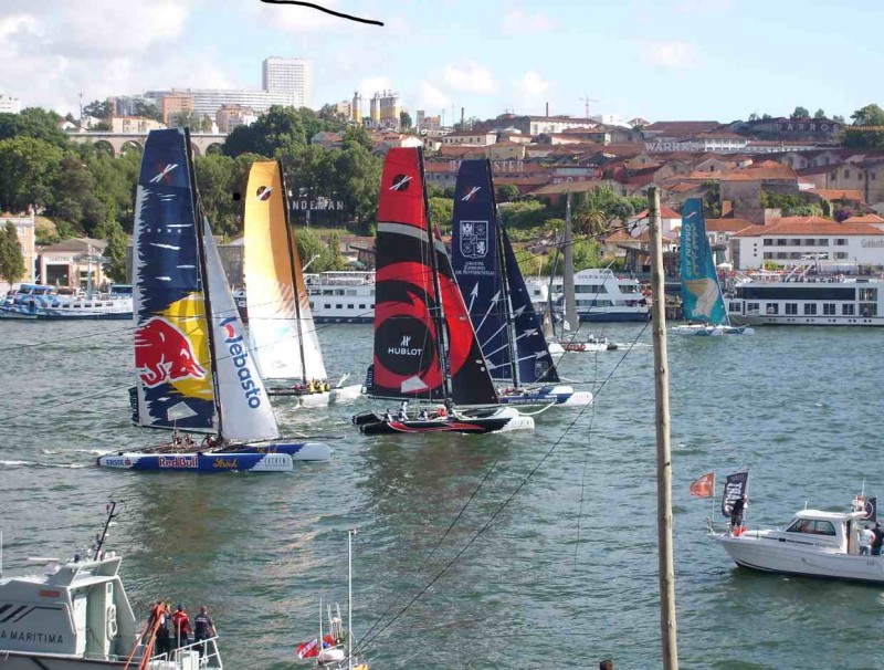 regata-1.JPG (146.18 KiB) Visto 4471 vezes no momento...completamente alinhados...