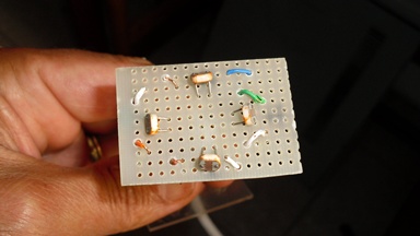 parte superior da pcb com as resistências fotosensíveis. Estão montadas diametralmente opostas para cada eixo, com uma inclinação de +- 45graus
