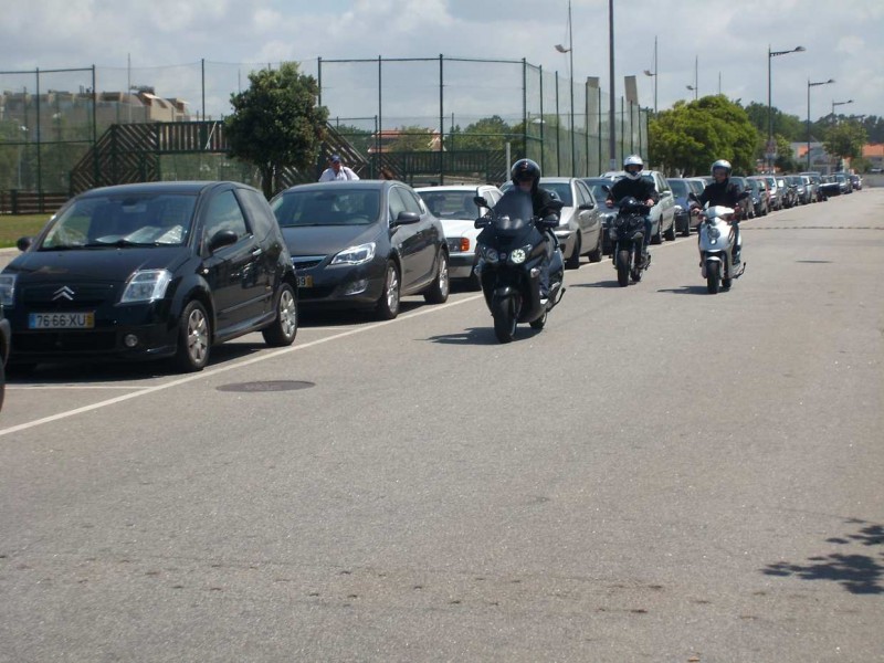 mais 3 cavaleiros.JPG (146.08 KiB) Visto 4615 vezes mesmo contra a brisa...marítima!